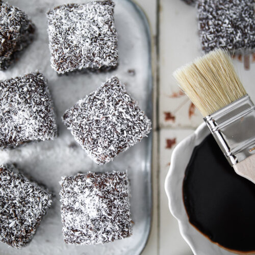 Lamingtons Rezept Recipe Australian cake Foodstyling kokoskuchen kinder kuchen würfel schokoglasur kokosnuss food photo bakefeed gourmet traveller feedfeed zuckerzimtundliebe backblog