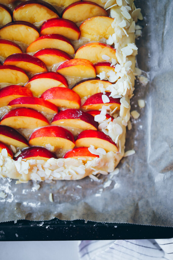 einfache Nektarinen Galette Frangipane Tarte stonefruit cake steinobst sommerkuchen tarte mürbeteig ohne form obstkuchen zuckerzimtundliebe foodstyling food photography bakefeed feedfeed