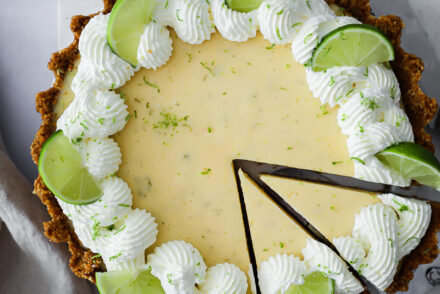 Key Lime Pie Rezept recipe Limetten Tarte Keksboden Foodstyling food photo limetten kuchen sommerkuchen sommergebäck foodblog feedfeed bakefeed