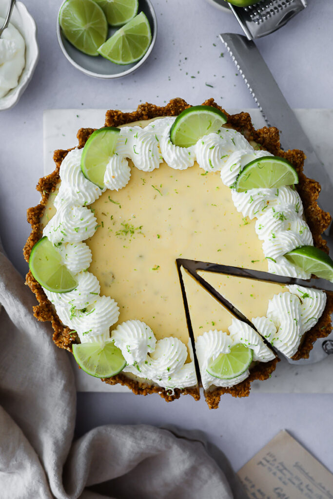 Key Lime Pie Rezept recipe Limetten Tarte Keksboden Foodstyling food photo limetten kuchen sommerkuchen sommergebäck foodblog feedfeed bakefeed