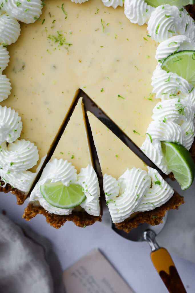 Key Lime Pie Rezept recipe Limetten Tarte Keksboden Foodstyling food photo limetten kuchen sommerkuchen sommergebäck foodblog feedfeed bakefeed