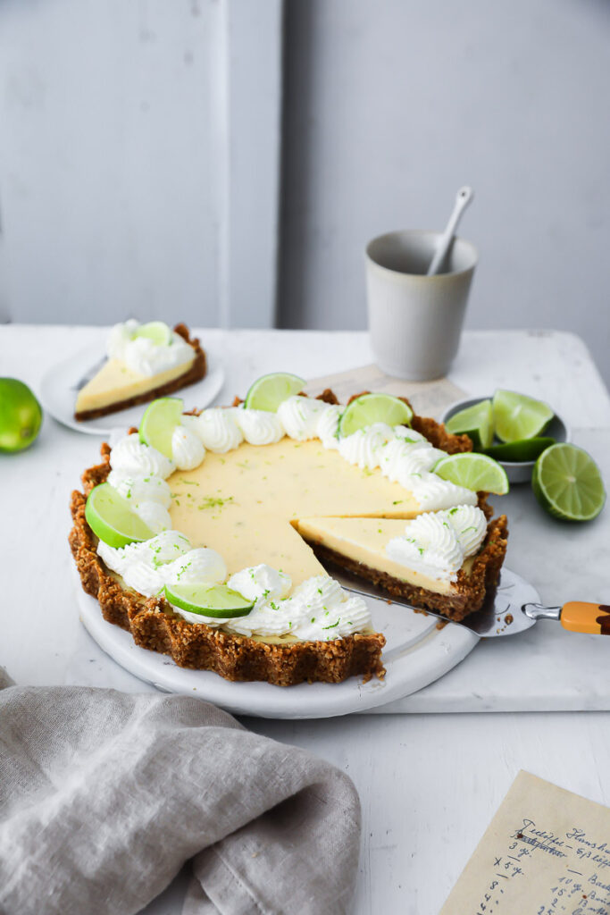 Key Lime Pie Rezept recipe Limetten Tarte Keksboden Foodstyling food photo limetten kuchen sommerkuchen sommergebäck foodblog feedfeed bakefeed