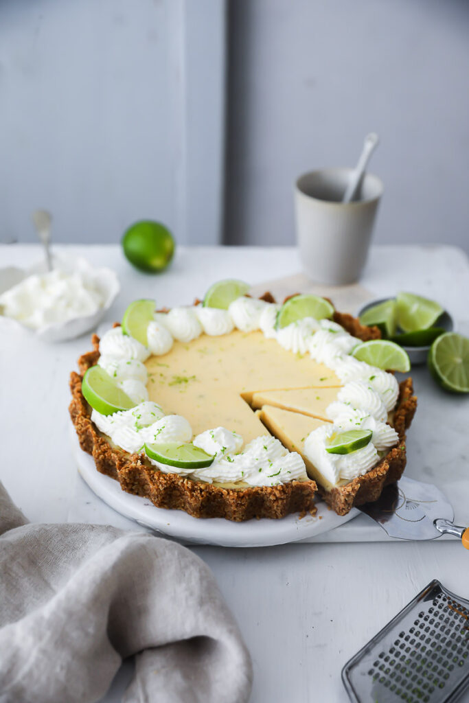 Key Lime Pie Rezept recipe Limetten Tarte Keksboden Foodstyling food photo limetten kuchen sommerkuchen sommergebäck foodblog feedfeed bakefeed