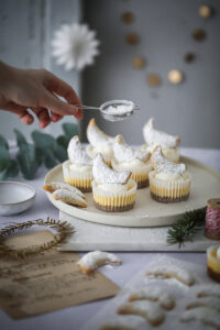 Vanillekipferl Cheesecake Muffins Rezept Weihnachts Käsekuchen Weihnachtsdessert Weihnachtsbäckerei zuckerzimtundliebe crescent cookies german christmas baking bakefeed bake from scratch feedfeed