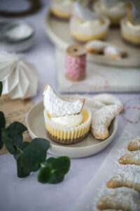 Vanillekipferl Cheesecake Muffins Rezept Weihnachts Käsekuchen Weihnachtsdessert Weihnachtsbäckerei zuckerzimtundliebe crescent cookies german christmas baking bakefeed bake from scratch feedfeed