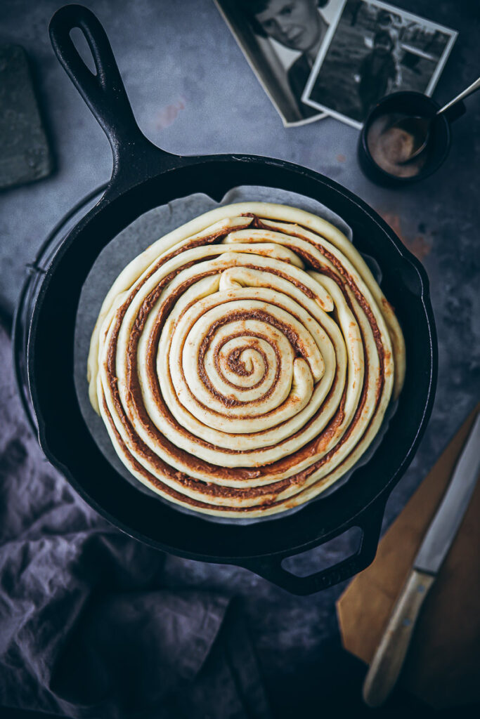 Grosse Zimtschnecke Rezept large giant cinnamon roll recipe Zimtschneckenkuchen hefeteig zuckerzimtundliebe backblog foodblog bakefeed feedfeed