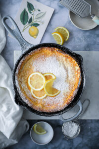 Lemon Dutch Baby Rezept - ein Zitronen Ofenpfannkuchen puffed pancake german pancake frühstück zuckerzimtundliebe foodstyling feedfeed bakefeed foodtographyschool brunch ideen backblog foodblog food stylist