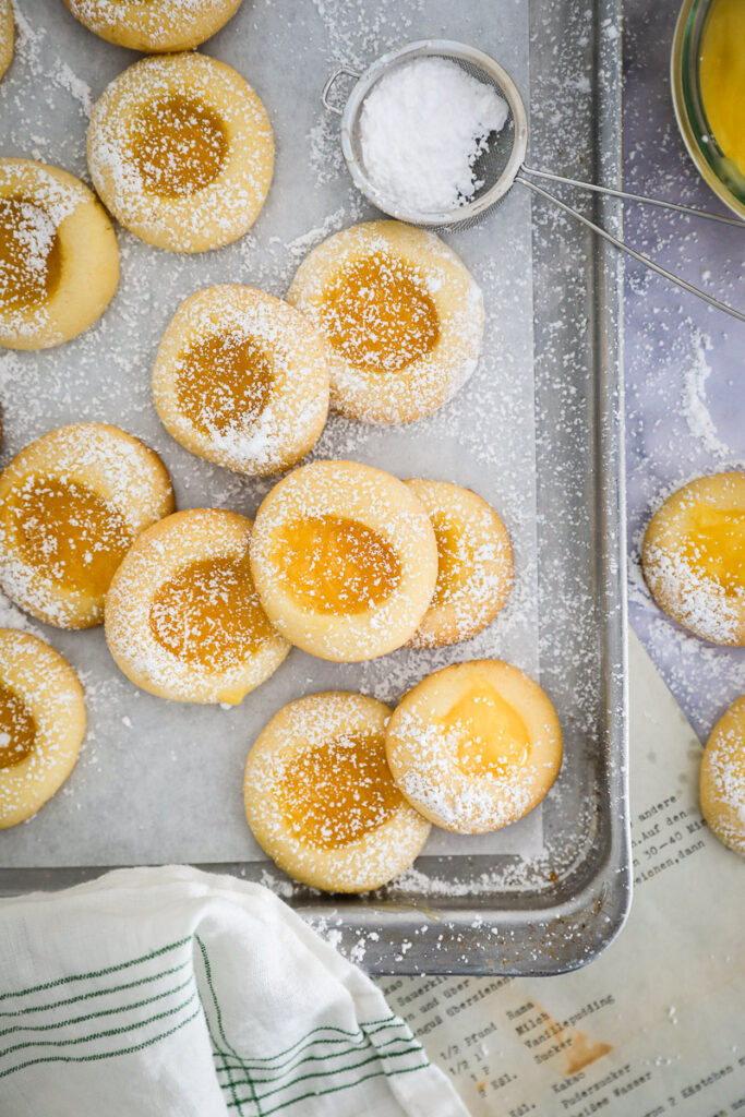 Lemon Curd Cookies - ein Rezept für super frische Zitronenkekse husarenkrapfen engelsaugen hildabrötchen rezept zuckerzimtundliebe foodblog backblog bakefeed feedfeed