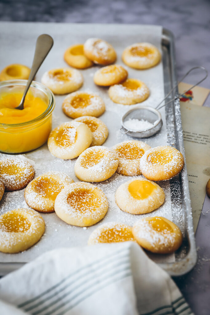 Lemon Curd Cookies - ein Rezept für super frische Zitronenkekse husarenkrapfen engelsaugen hildabrötchen rezept zuckerzimtundliebe foodblog backblog bakefeed feedfeed