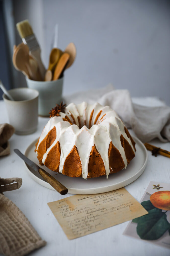 Apfel Gewürzkuchen mit Chai Glasur