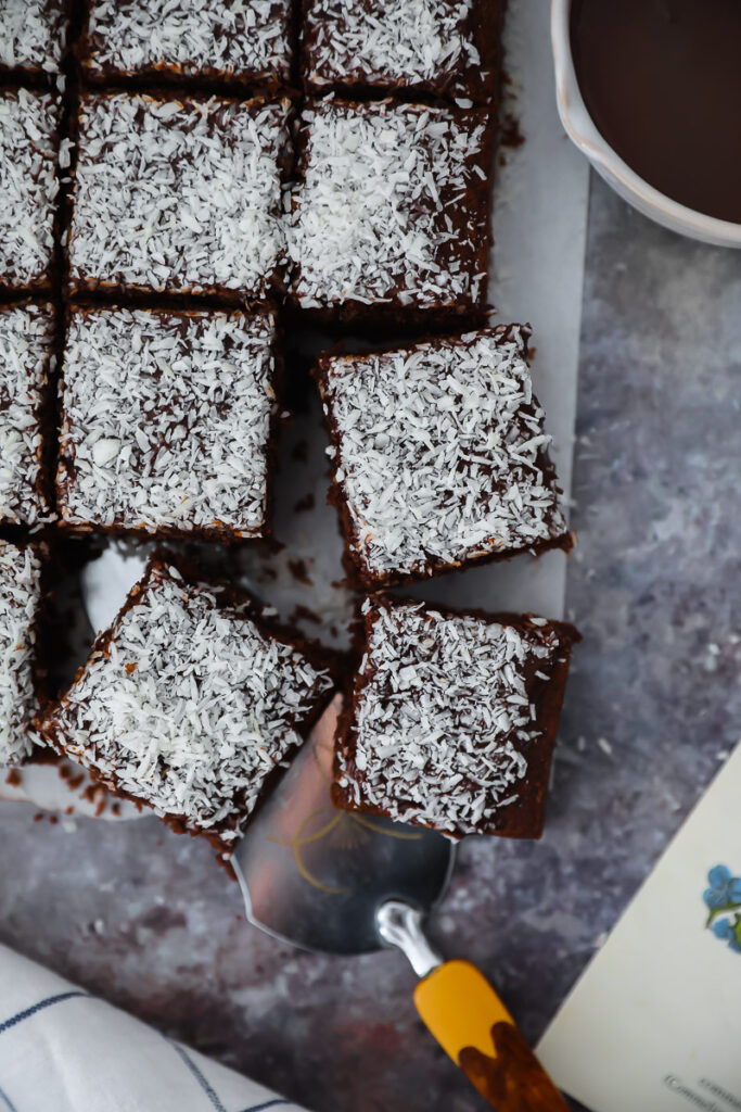 Kärleksmums schwedischer Schokoladenkuchen Snoddas swedish chocolate cake zuckerzimtundliebe chokladrutor mockarutor bakefeed feedfeed foodstyling deutscher foodblog