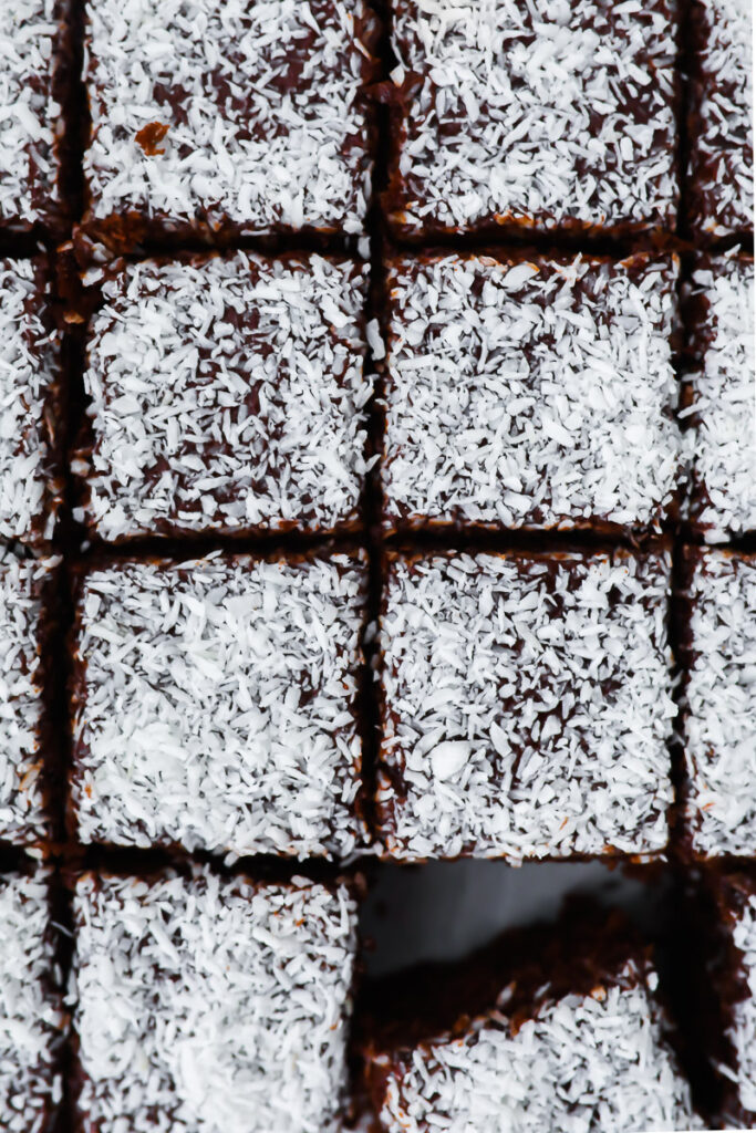 Kärleksmums schwedischer Schokoladenkuchen Snoddas swedish chocolate cake zuckerzimtundliebe chokladrutor mockarutor bakefeed feedfeed foodstyling deutscher foodblog