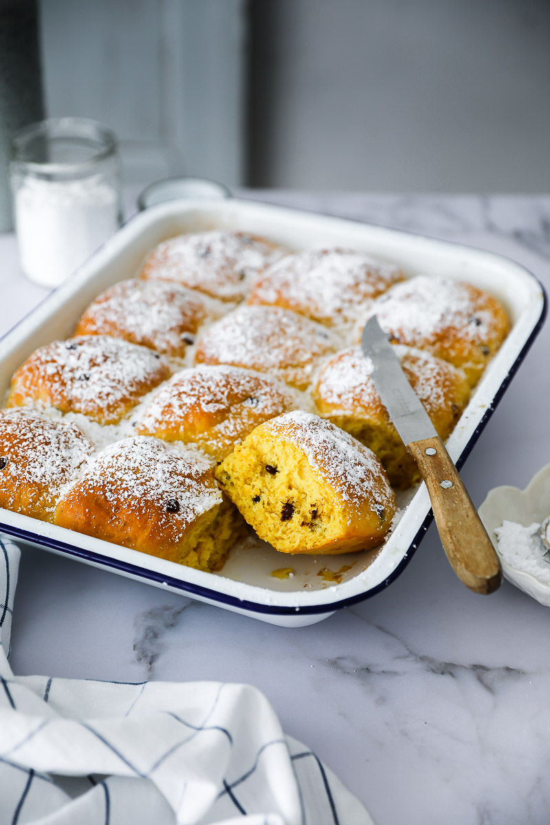 Softe süße Kürbis Brötchen mit Schokostücken – ein Rezept