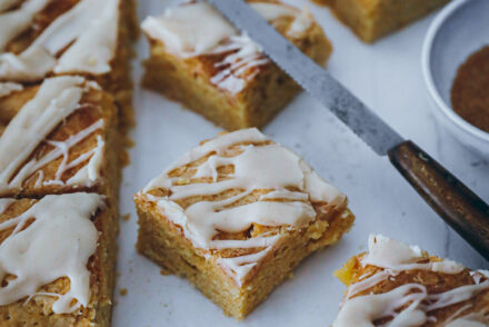 Zimt Apfel Blondies Rezept apple blondies with cinnamon glaze die besten Apfelkuchen einfache backrezepte zuckerzimtundliebe backblog foodblog food photography school bakefeed feedfeed