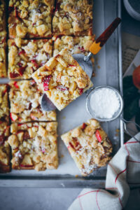 Apfelkuchen mit Streuseln Rezept Streuselkuchen Hefeteig Blechkuchen bakefeed zuckerzimtundliebe foodstyling food photography apfelrezept