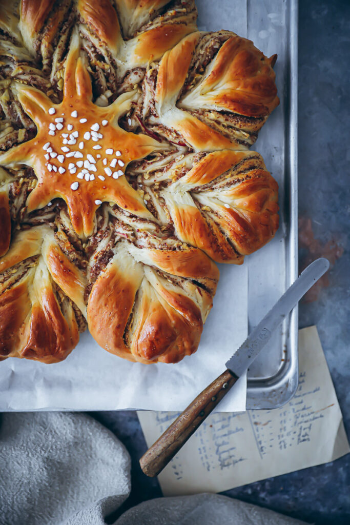 Nusszopf Hefestern mit Apfel - Rezept, die Zimtblume mal anders cinnamon star bread Apfelschnecke Hefeteig zuckerzimtundliebe Apfelkuchen  bakefeed feedfeed foodtographyschool bakingfromscratch