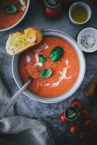 Roasted Tomato Soup Rezept Looye JOYN Tomaten Tomatensuppe aus dem Ofen foodstyling food photography cookfeed feedfeed soulfood zuckerzimtundliebe
