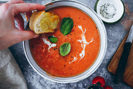 Roasted Tomato Soup Rezept Looye JOYN Tomaten Tomatensuppe aus dem Ofen foodstyling food photography cookfeed feedfeed soulfood zuckerzimtundliebe