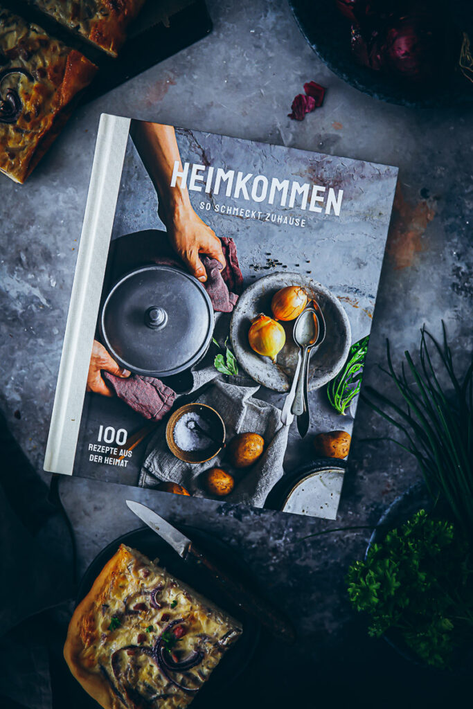 Zwiebelkuchen Rezept Hefeteig onion tart foodstyling bakefeed bake from scratch EDEKA heimkommen kochbuch zuckerzimtundliebe feedfeed food styling fall baking