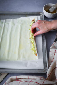 Apfelstrudel-Schnecken mit Mandelfüllung Nussschnecken filoteig rezept filo dough phyllo dough sweet recipe backen mit yufka tante fanny zuckerzimtundliebe food photography food styling nusskuchen