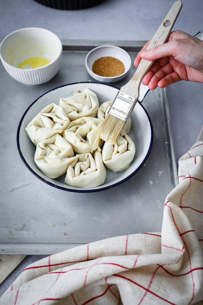 Apfelstrudel-Schnecken mit Mandelfüllung Nussschnecken filoteig rezept filo dough phyllo dough sweet recipe backen mit yufka tante fanny zuckerzimtundliebe food photography food styling nusskuchen