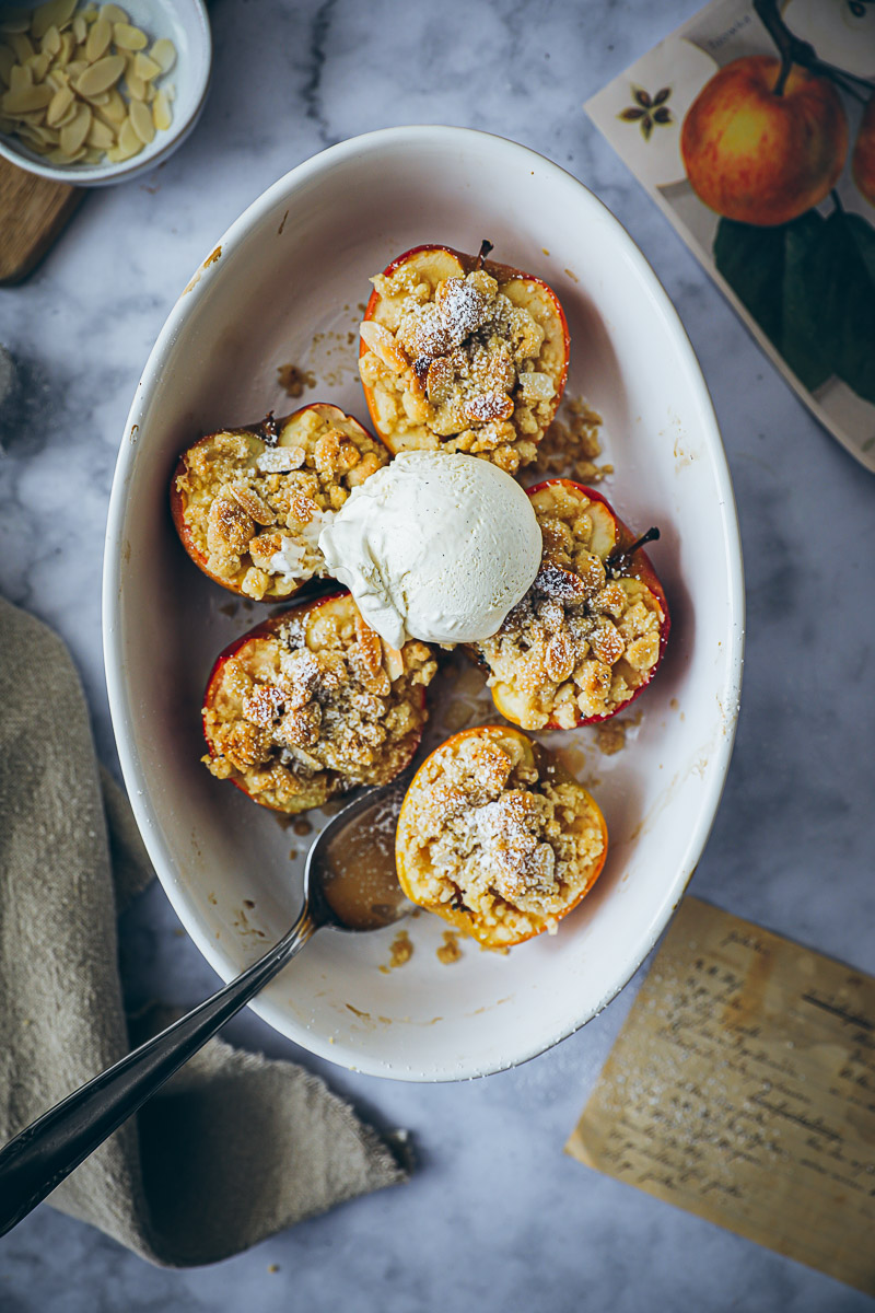 Ein Apple Crumble Rezept im Bratapfel-Format