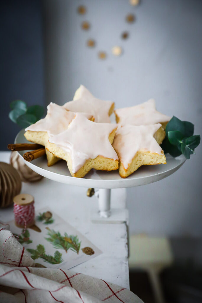 Zimtsterne aus Quark-Öl-Teig Weihnachtsgebäck Frühstück