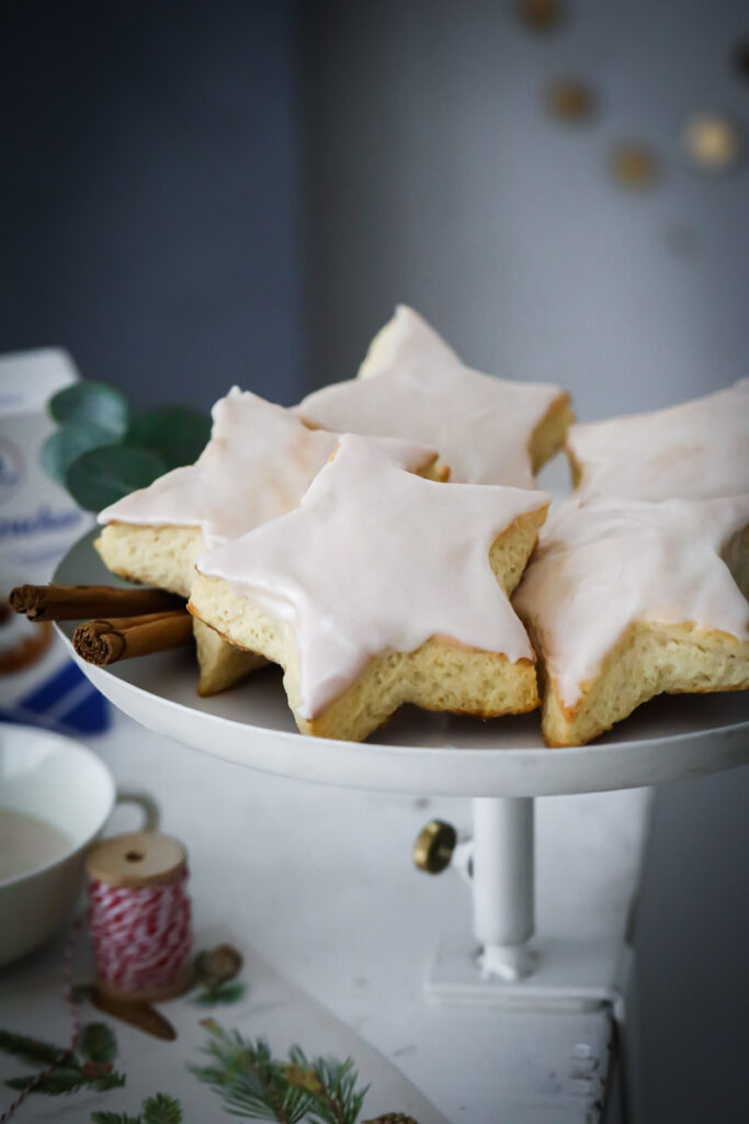 Zimtsterne aus Quark-Öl-Teig Weihnachtsgebäck Frühstück