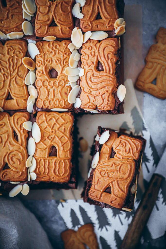Spekulatius Brownies Rezept - speculoos brownies recipe Weihnachtskuchen Schokokuchen Spekulatiuskuchen Weihnachtsbäckerei Adventsgebäck biscoff brownies foodstyling food photography 
