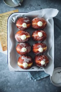 Berliner Rezept oder Faschingskrapfen mit Vanille-Cheesecake-Füllung cheesecake filled donuts recipe faschingskrapfen selber machen foodstyling foodtographyschool zuckerzimtundliebe backblog foodblog bakefeed feedfeed