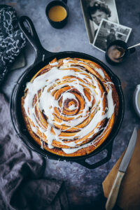 Grosse Zimtschnecke Rezept large giant cinnamon roll recipe Zimtschneckenkuchen hefeteig zuckerzimtundliebe backblog foodblog bakefeed feedfeed