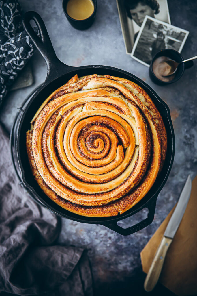 Grosse Zimtschnecke Rezept large giant cinnamon roll recipe Zimtschneckenkuchen hefeteig zuckerzimtundliebe backblog foodblog bakefeed feedfeed