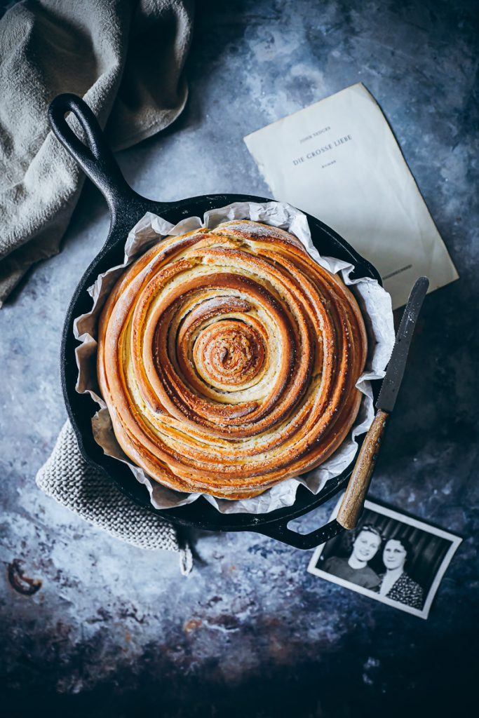 Zitronen Zimtschnecken Rezept lemon roll riesen hefe schnecke hefeteig rezept trockenhefe zuckerzimtundliebe foodblog backblog foodstyling feedfeed bakefeed foodtographyschool