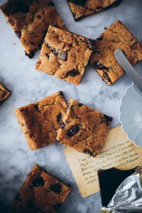 Chocolate Cookie Bars Rezept beste cookies zuckerzimtundliebe backblog foodblog foodstyling foodphotographyschool kekse selber backen bakefeed feedfeed