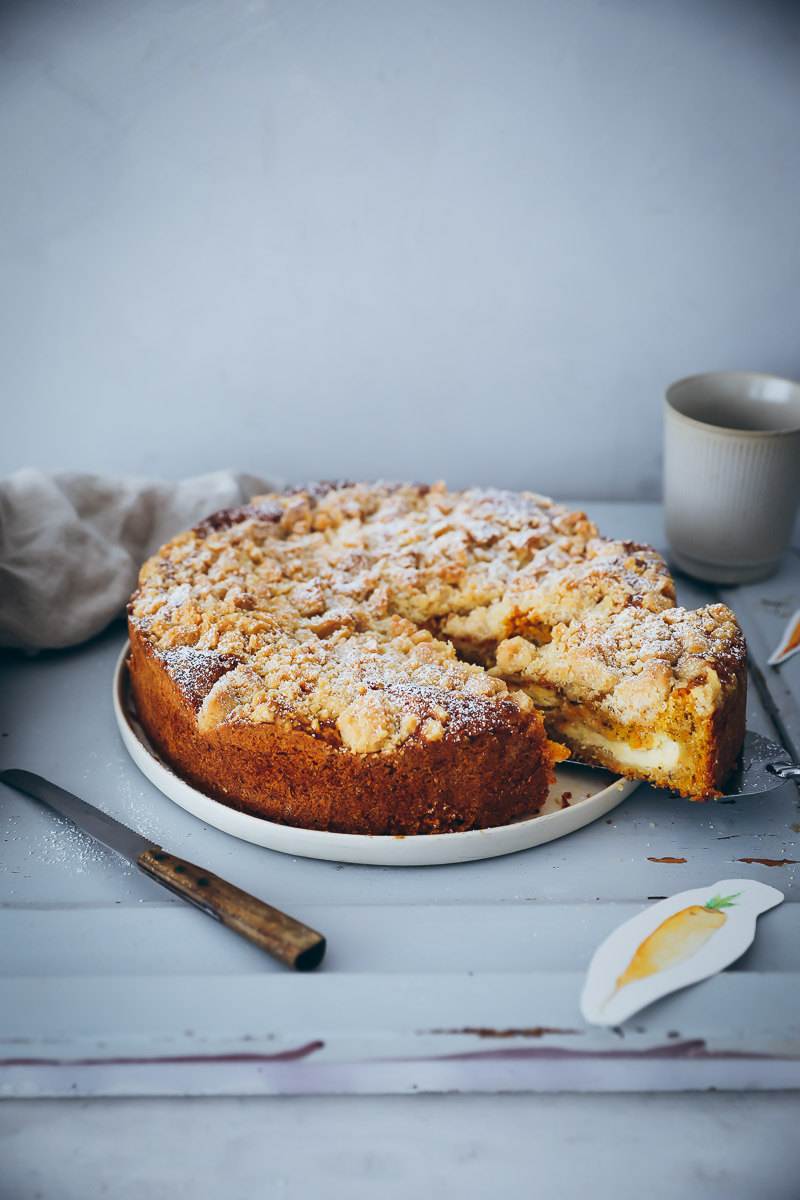 Carrot Cake Cheesecake mit Streuseln Möhrenkuchen Rezept