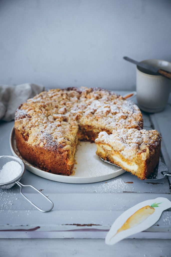 Carrot Cake Cheesecake mit Streuseln Möhrenkuchen Rezept rüblitorte rüblikuchen käsekuchen osterrezepte osterkuchen die besten möhrenrezepte möhrenkuchen ideen zuckerzimtundliebe foodblog backblog bakefeed feedfeed foodtographyschool Streuselkuchen 