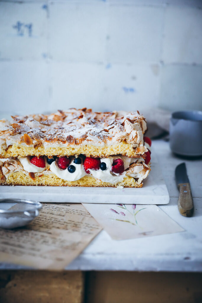 Kvaefjordkake Kuchen Rezept Verdens Beste Baiserkuchen vanillefüllung zuckerzimtundliebe foodblog backblog bakefeed scandinavian baking skandinavische kuchen