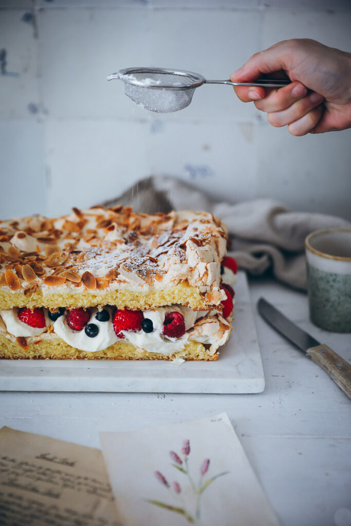 Kvaefjordkake Kuchen Rezept Verdens Beste Baiserkuchen vanillefüllung zuckerzimtundliebe foodblog backblog bakefeed scandinavian baking skandinavische kuchen