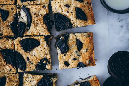 Oreo Blondies Rezept cookies and cream blondies recipe oreo kuchen brownies zuckerzimtundliebe bakefeed feedfeed foodtographyschool