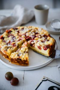 Stachelbeer Käsekuchen und Streuselkuchen Rezept. gooseberry cheesecake crumble cake coffee cake quark käsekuchen mit einfachem boden einfacher käsekuchen stachelbeerrezepte zuckerzimtundliebe bakefeed german baking german cakes feedfeed food photography