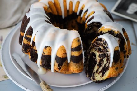 Choc Chip Marmorkuchen Gugelhupf Rezept Zebrakuchen Marble bundt cake zuckerzimtundliebe foodblog foodtographyschool nordic ware backform saftiger rührteig kuchen einfacher kuchen kindergeburtstag