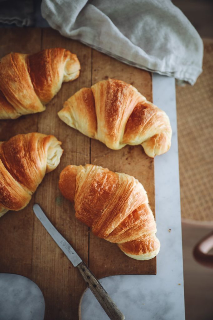 einfache mandel croissants rezept almond croissants recipe frangipane mandel creme brunch rezepte frühstücks rezepte bakefeed feedfeed zuckerzimtundliebe backblog einfaches rezept