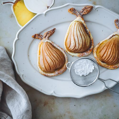 Einfache Birnen Nuss Tartes Rezept aus Blätterteig - pear frangipane tarts with puff pastry feedfeed bakefeed foodtography school zuckerzimtundliebe backblog deutscher foodblog birnenrezept blätterteig rezepte easy baking