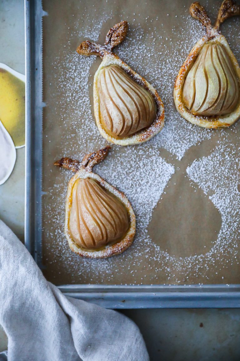 Einfache Birnen Nuss Tartes Rezept aus Blätterteig