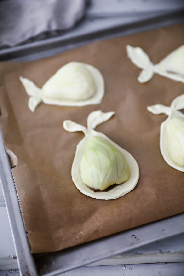Einfache Birnen Nuss Tartes Rezept aus Blätterteig