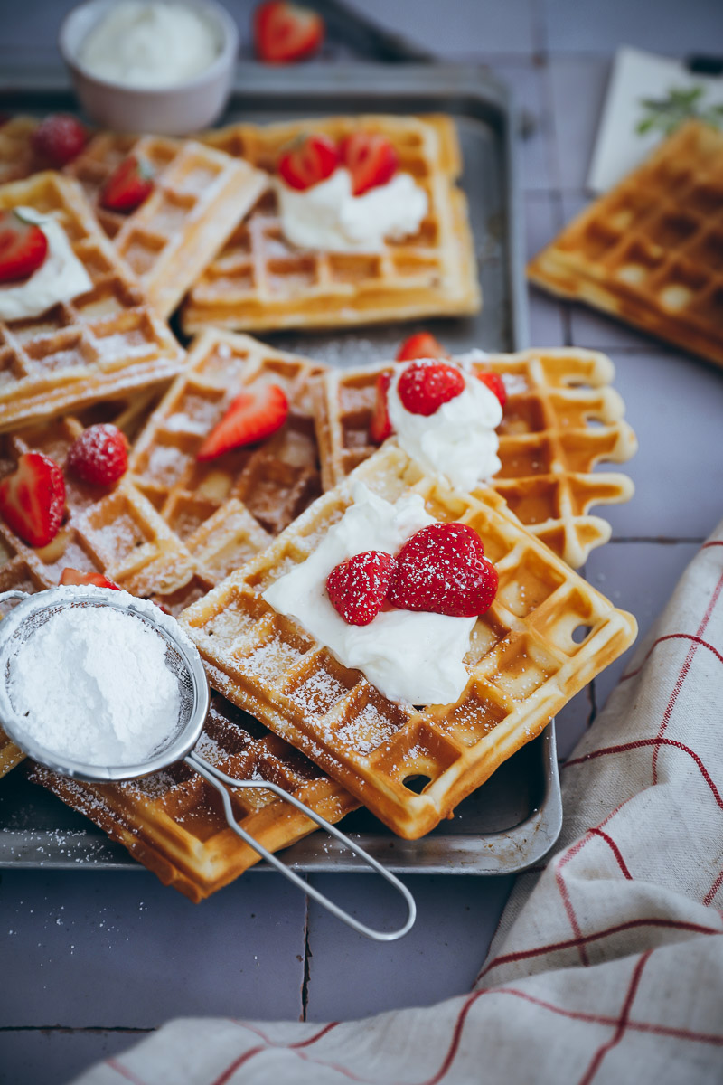 rezept belgische dicke waffeln mit erdbeeren und mascarpone