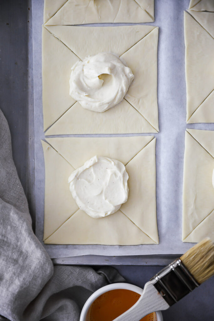 Einfache Blaubeer Cheesecake Blätterteig Windräder Blätterteigrezepte puff pastry windmill blaubeer rezepte heidelbeer cheesecake danish recipe zuckerzimtundliebe backblog foodblog