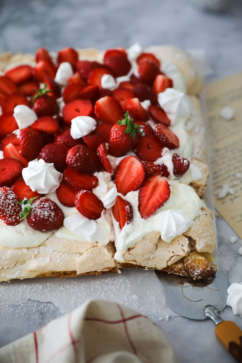 Eton Mess Erdbeer Baiserkuchen rezept brita meringue cake