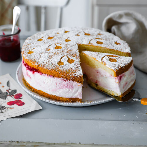 Kirsch Käse-Sahne-Torte Rezept german baking german cake german cheesecake käsekuchen tortenrezept biskuit cherry cake kirschkuchen bakefeed feedfeed zuckerzimtundliebe